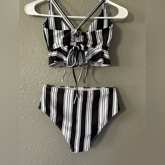 SHEIN Woman’s Size S Two Piece Bathing Suit Black and White NWOT - Picture 9 of 14